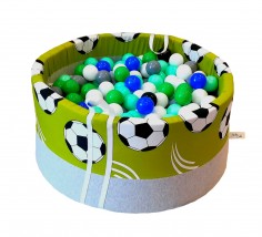  Suchy basenik BabyBall z piłeczkami piłki na zielonym tle